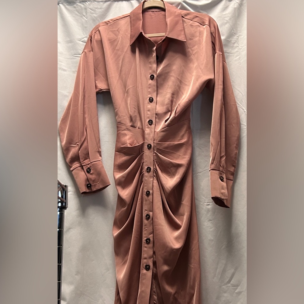 Size small but personally, I think it’s more of a medium brand new without tags